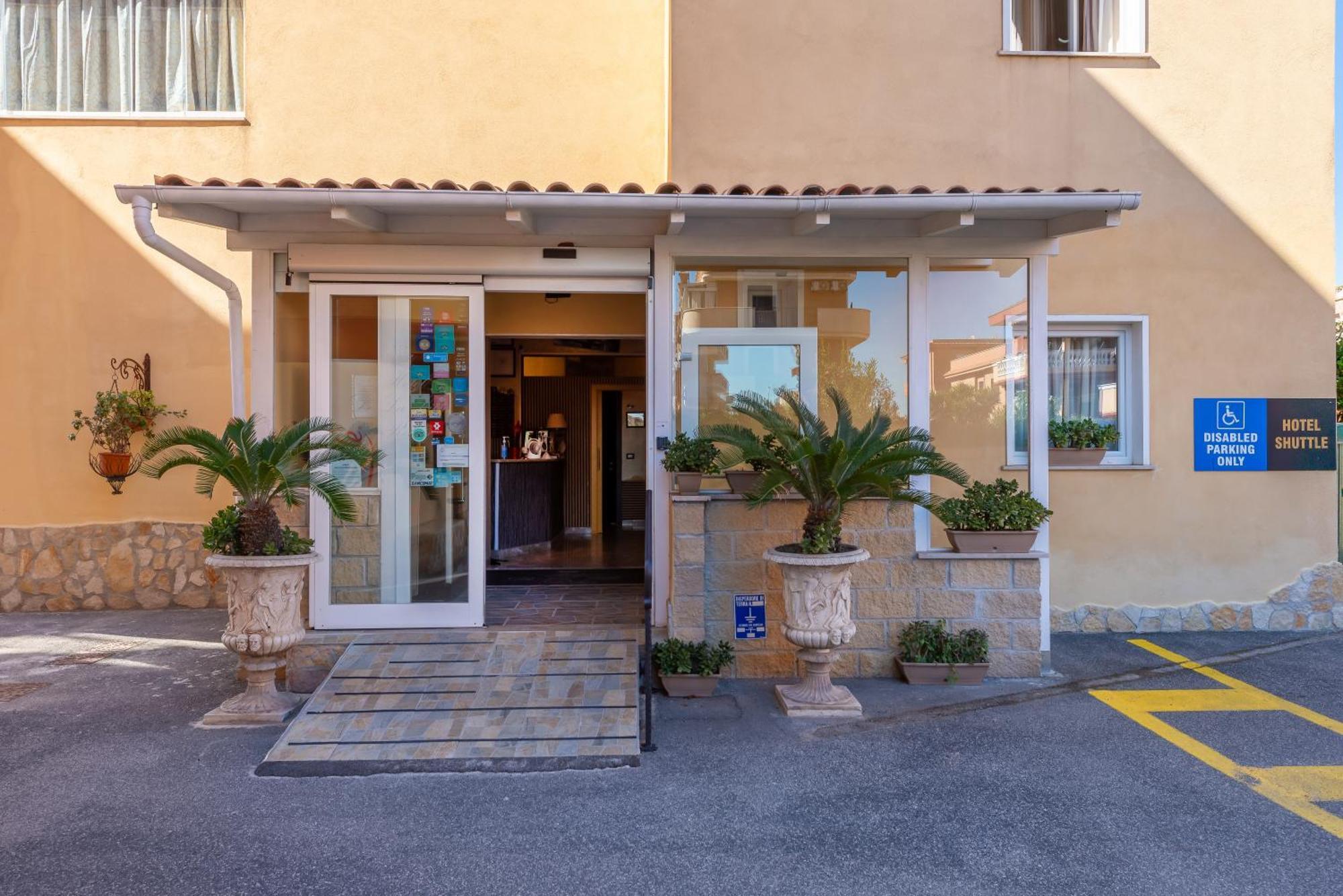 Hotel De La Ville Relais Fiumicino Exterior photo